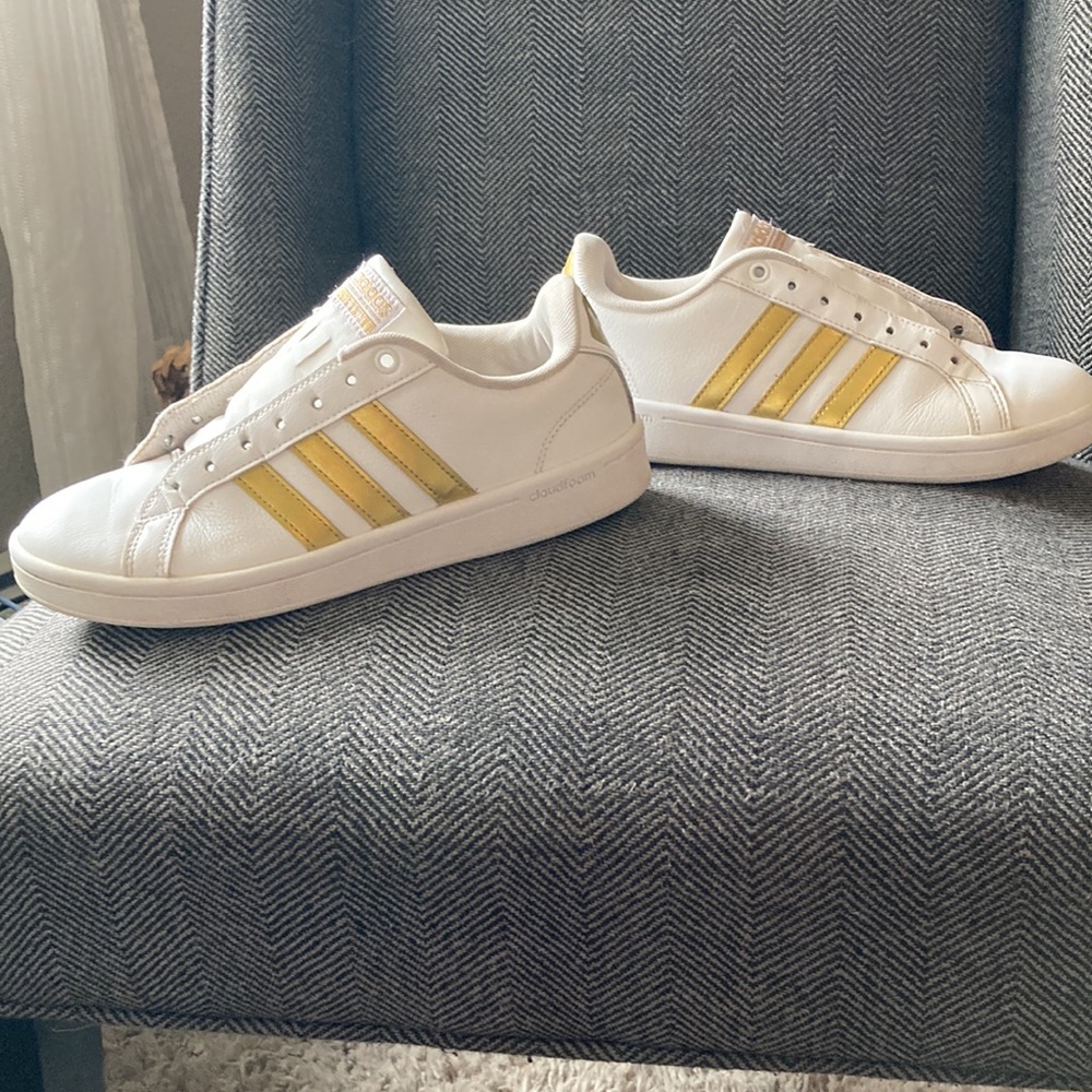 Adidas size 6 white and gold sneakers women’s